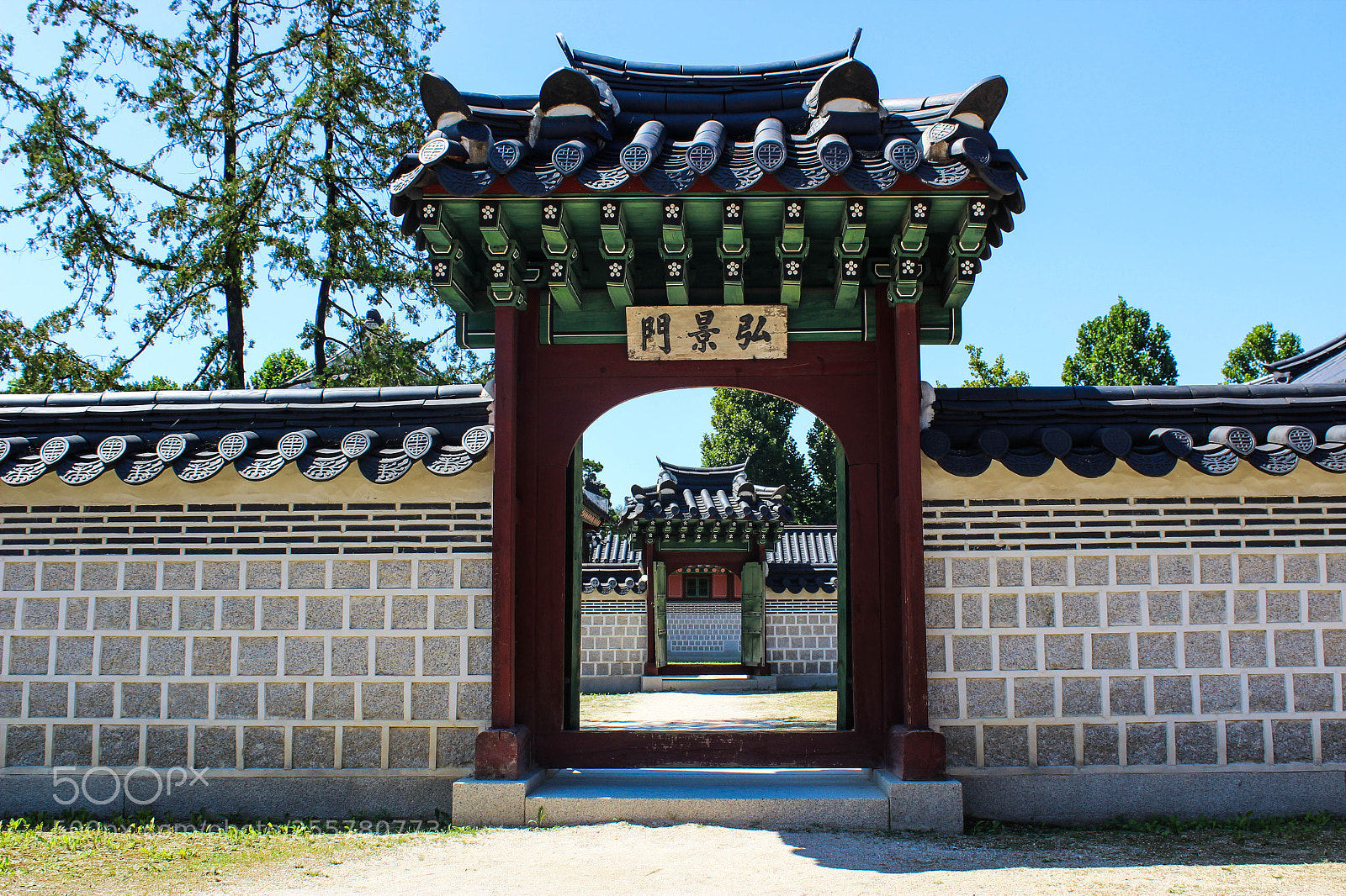 Canon EOS 600D (Rebel EOS T3i / EOS Kiss X5) sample photo. Gyeongbokgung palace's gate photography