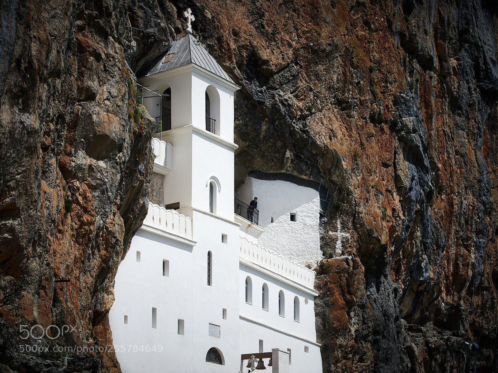 Canon EOS 5D Mark IV sample photo. In the rocks photography
