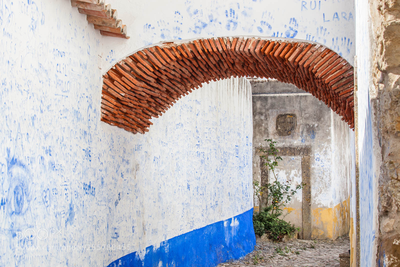 Canon EOS 5D Mark II sample photo. Brick arc photography