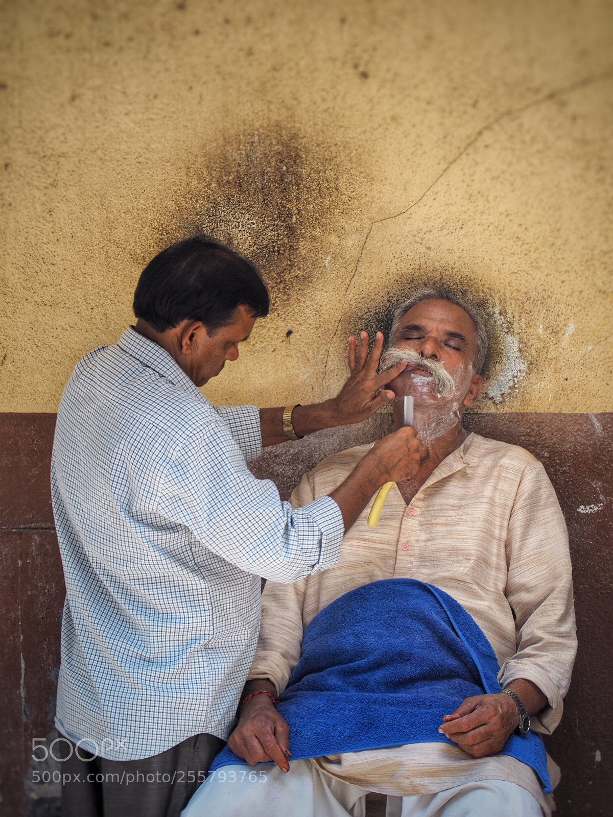 Olympus OM-D E-M10 II sample photo. Sunday shave in mumbai photography