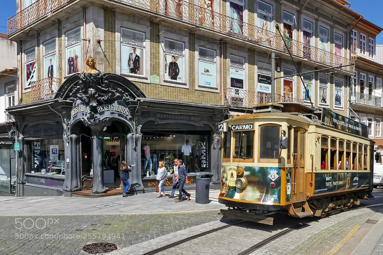Panasonic Lumix DMC-FZ1000 sample photo. Tranvia de oporto photography