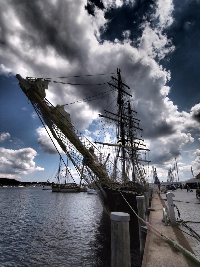 Olympus PEN E-PL2 sample photo. Ship photography