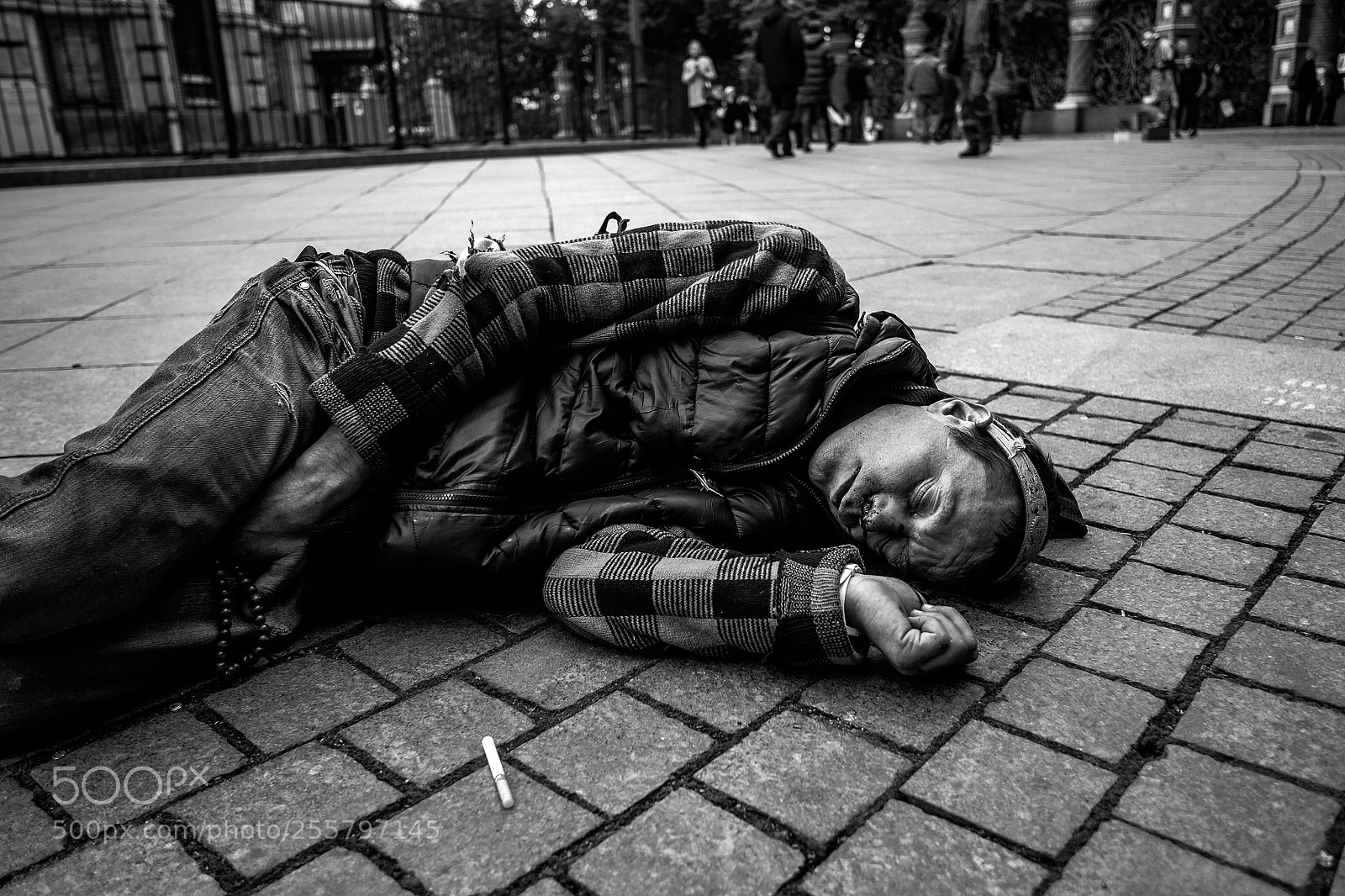 Fujifilm X-Pro1 sample photo. Indifference. tourist capital city photography