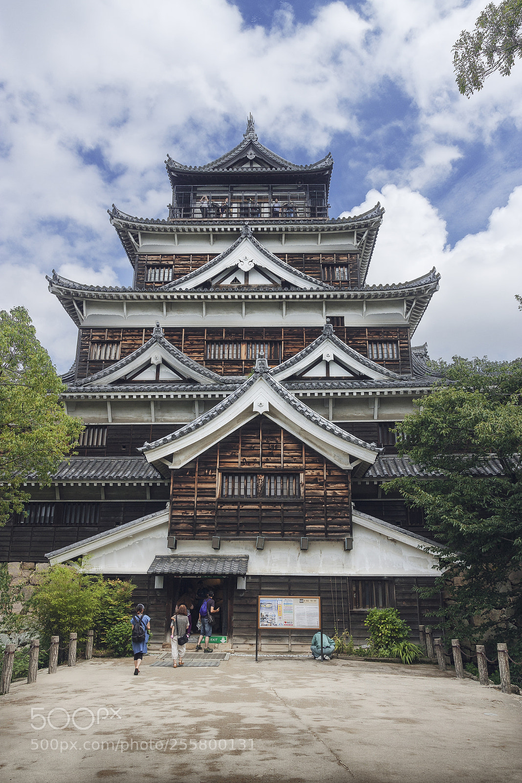 Canon EOS 450D (EOS Rebel XSi / EOS Kiss X2) sample photo. Hiroshima castle photography