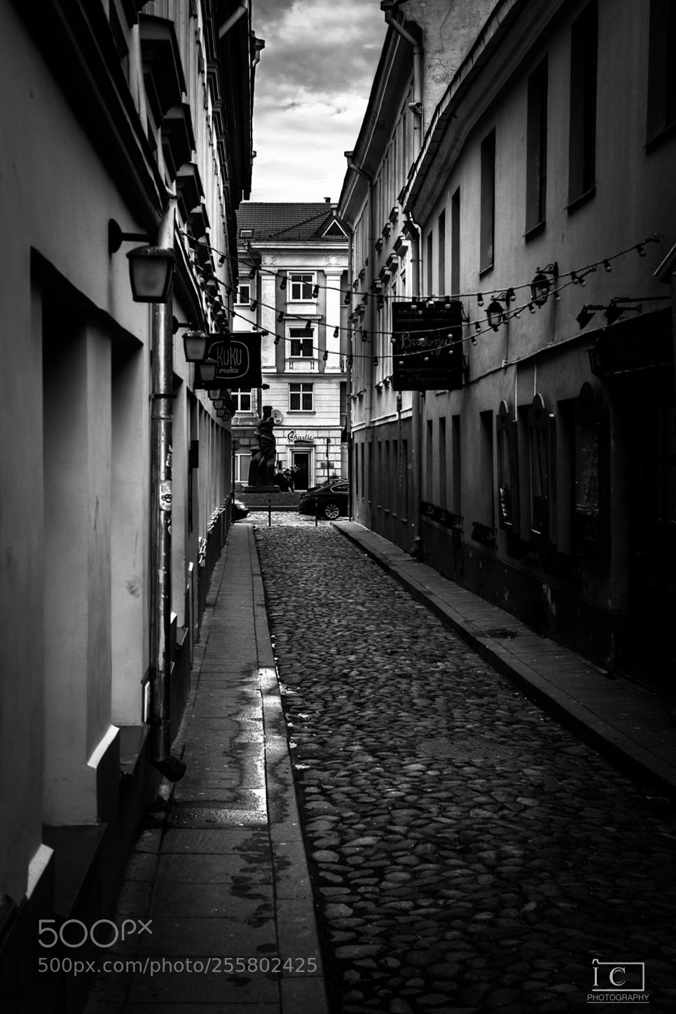 Canon EOS 550D (EOS Rebel T2i / EOS Kiss X4) sample photo. Silent alley photography