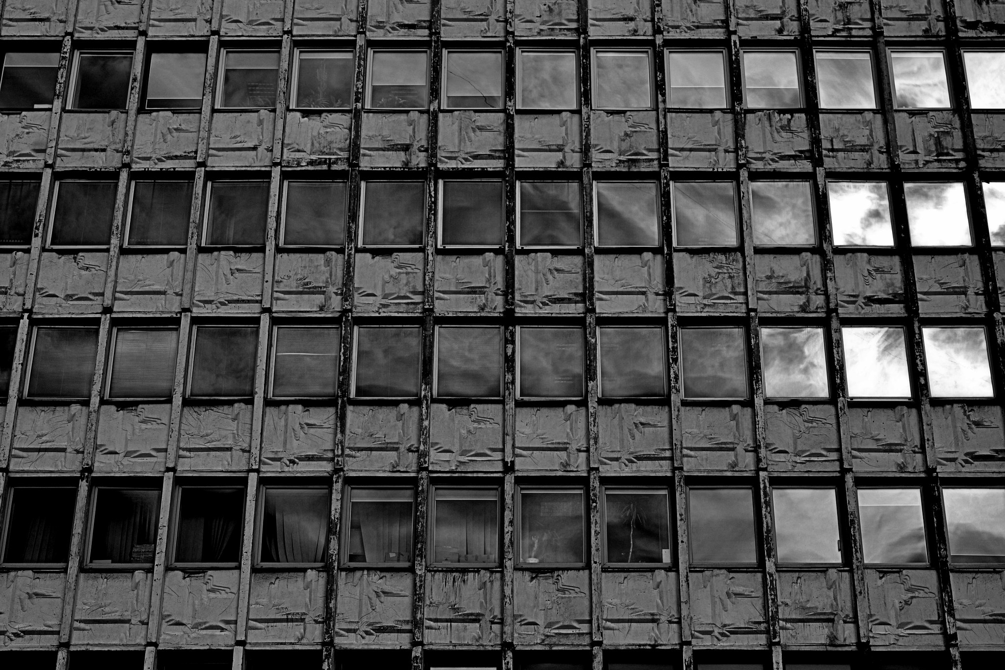 Nikon D3100 sample photo. Sky in windows photography