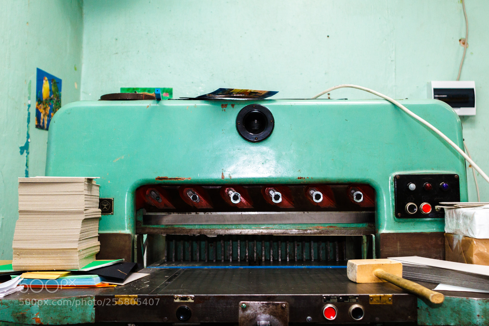 Canon EOS 500D (EOS Rebel T1i / EOS Kiss X3) sample photo. Green machine vintage photography