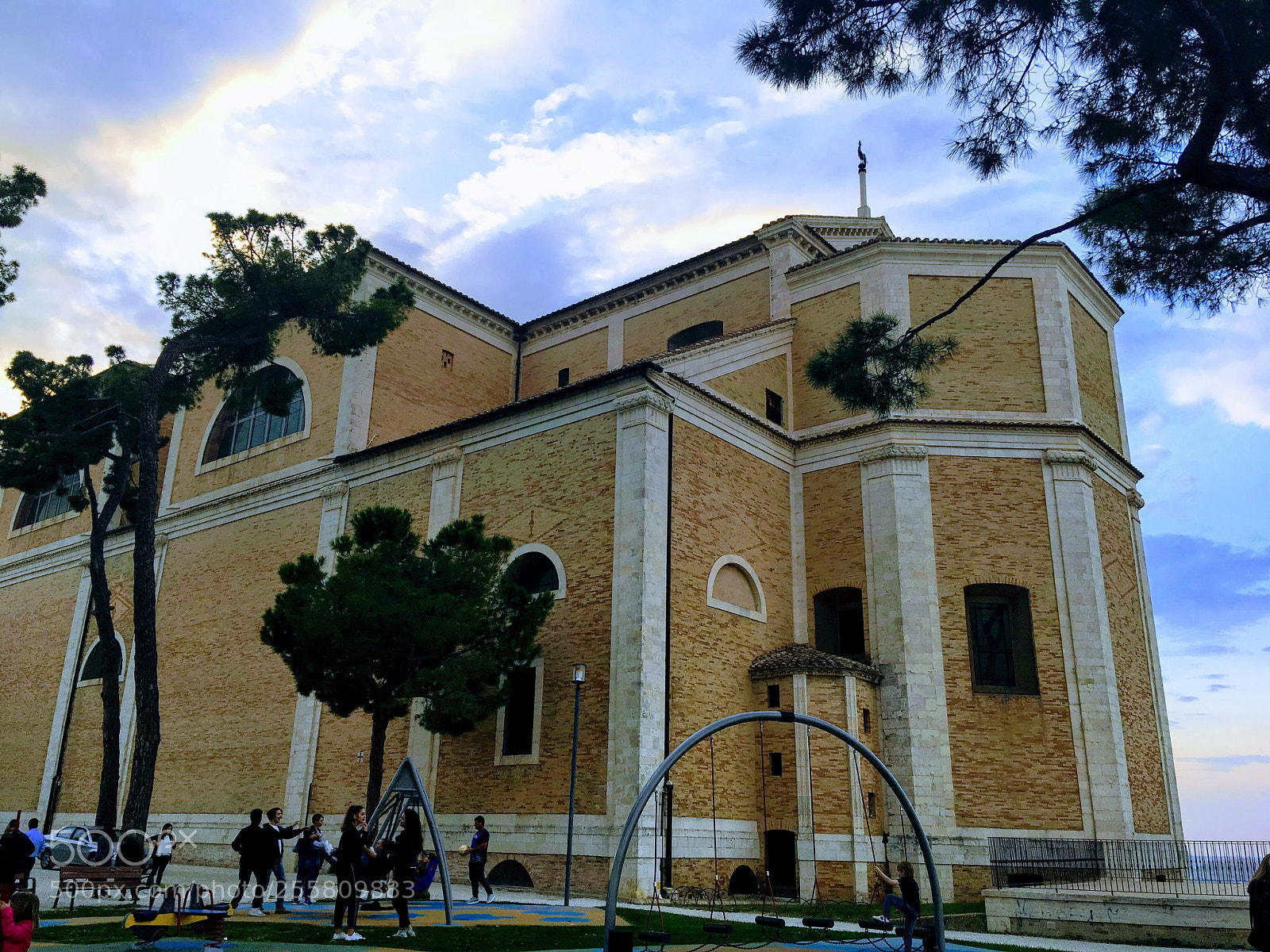 Apple iPhone SE sample photo. L’antica cattedrale. photography