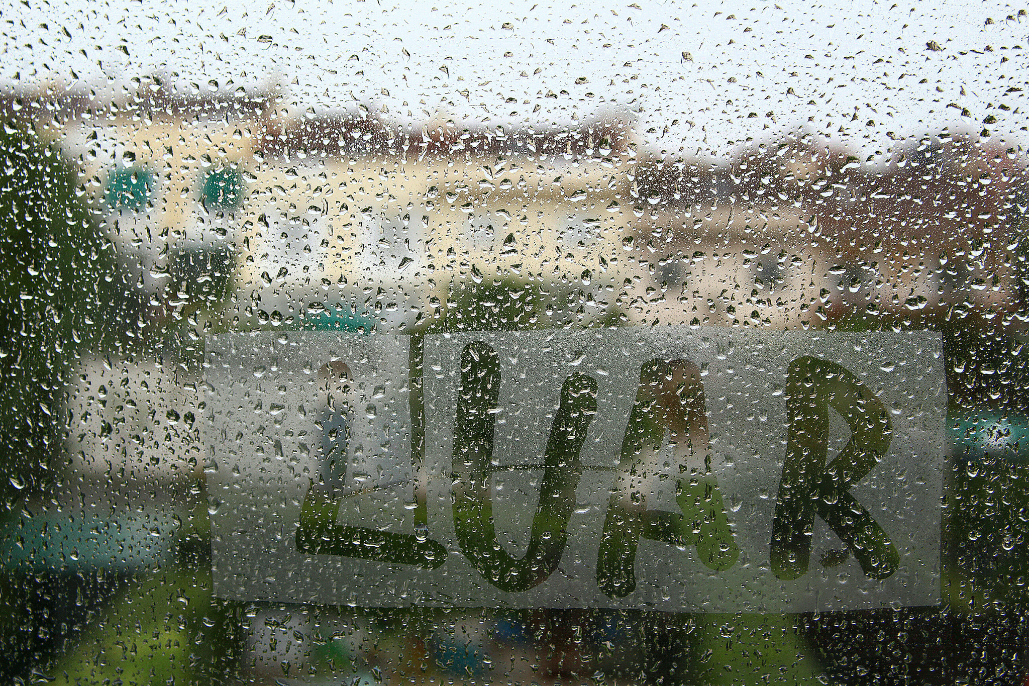Canon EOS 700D (EOS Rebel T5i / EOS Kiss X7i) sample photo. Hoy día de lluvia desde la ventana. photography