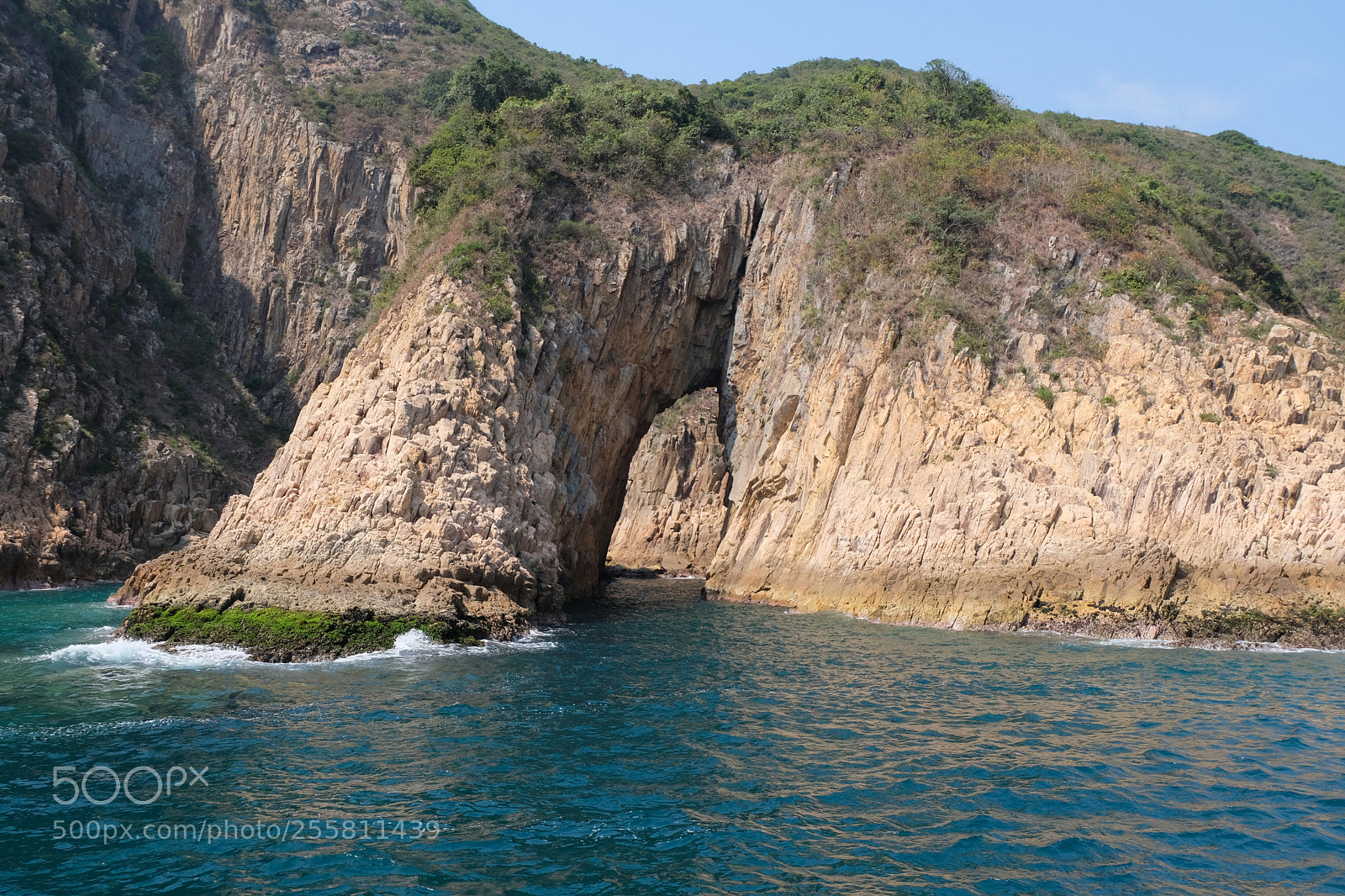 Fujifilm X-T20 sample photo. Sea cave gold fish photography