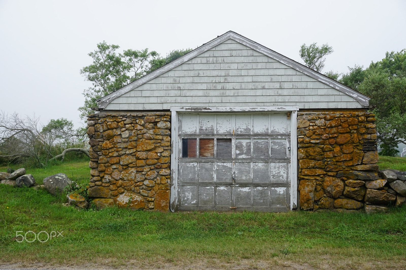 Sony a6000 + Sony E 18-50mm F4-5.6 sample photo. Abandonded garage photography