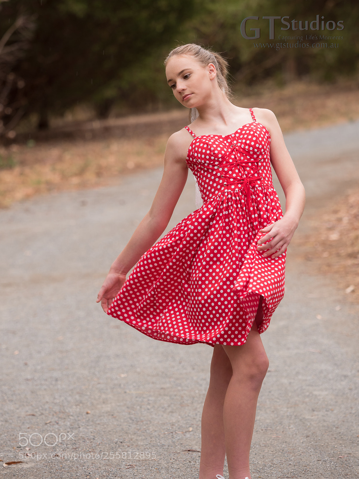 Olympus OM-D E-M5 II sample photo. Just dance! photography