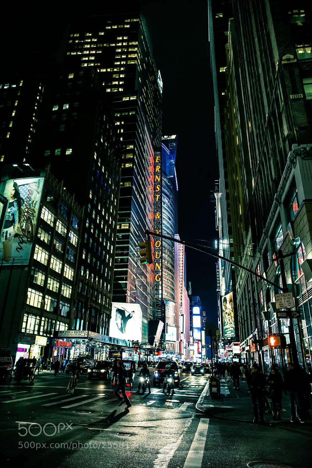 Canon EOS-1D X sample photo. Walking in manhattan at photography