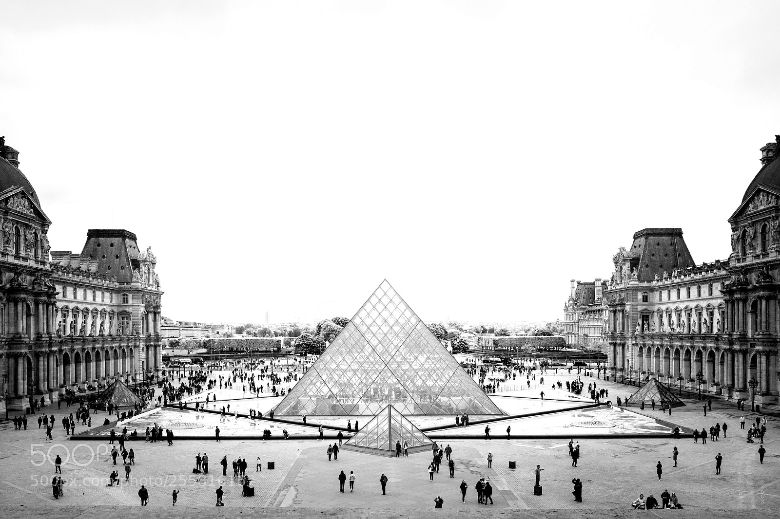 Leica Q (Typ 116) sample photo. Le louvre photography