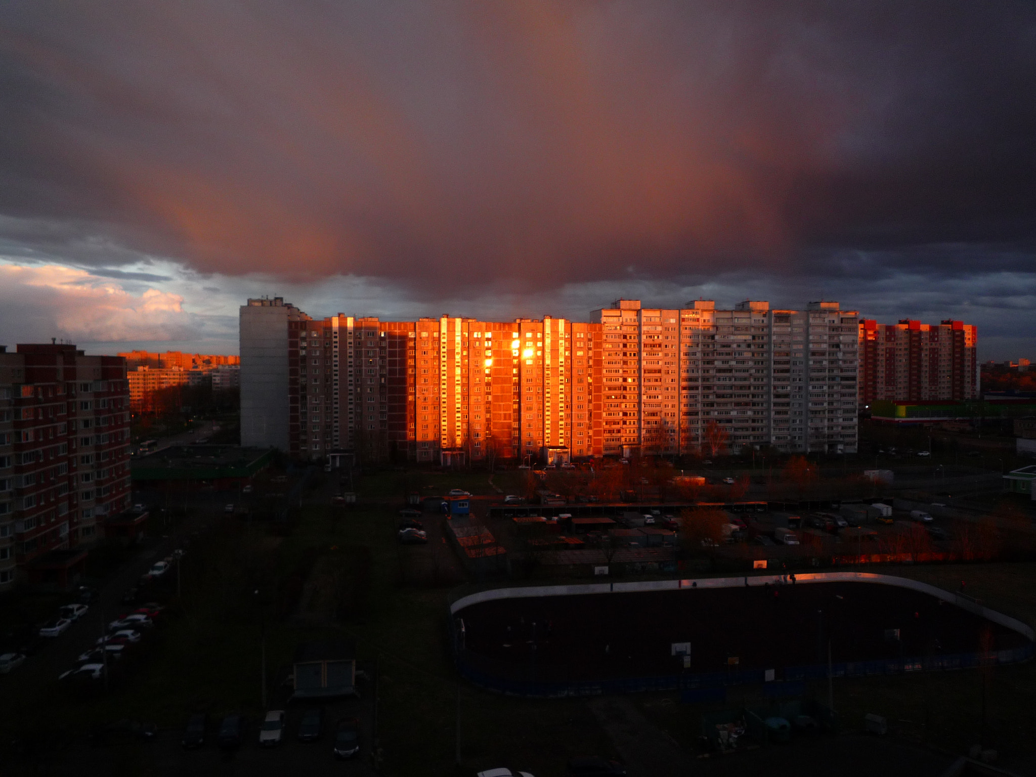 Panasonic DMC-FX500 sample photo. Dramatic sky. gold building photography