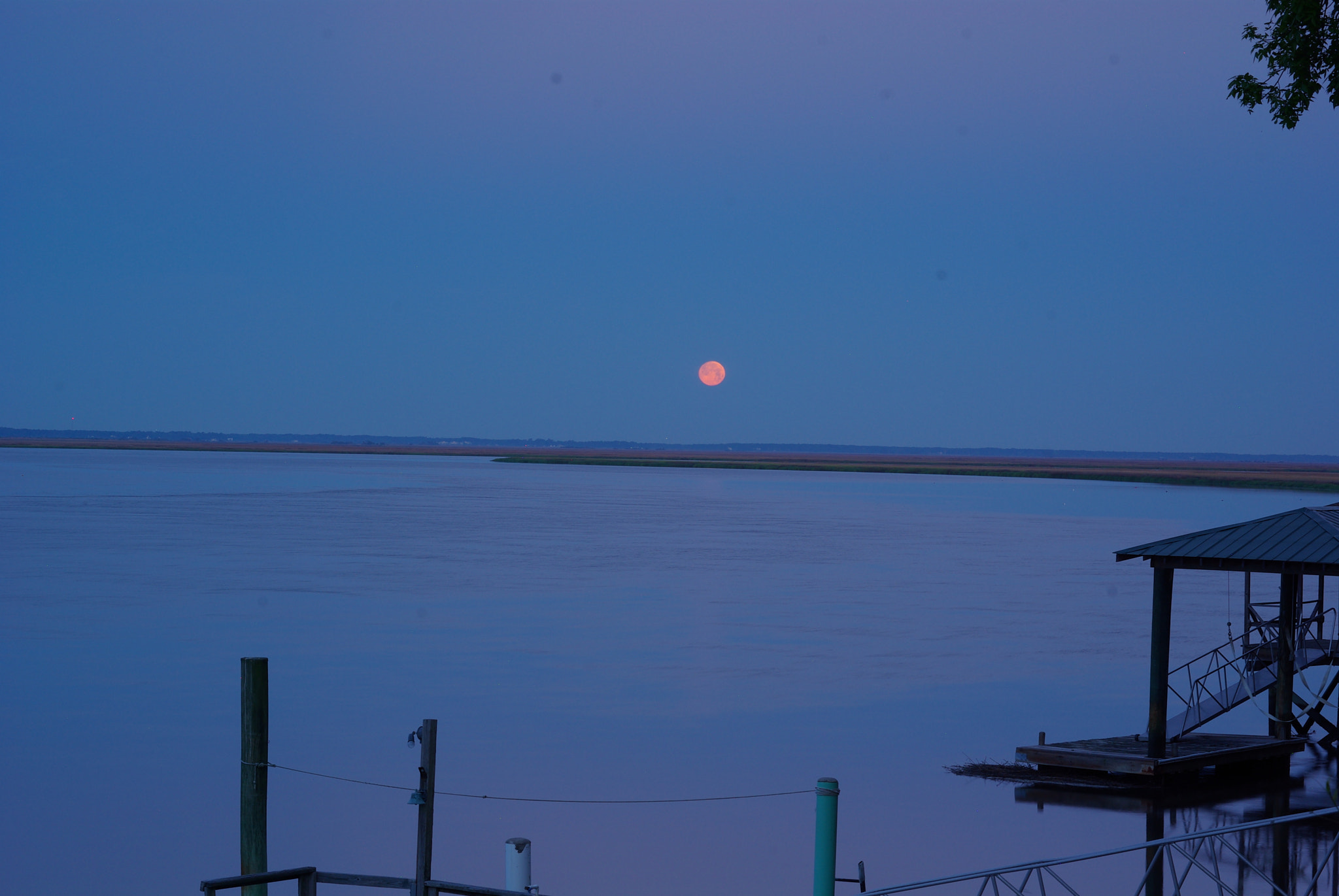 Pentax K10D sample photo. Moon set over the ogeechee river photography