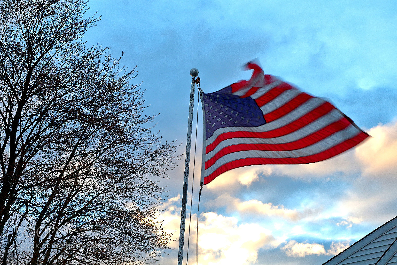 Canon EOS 1300D (EOS Rebel T6 / EOS Kiss X80) sample photo. Moving flag at sunset photography