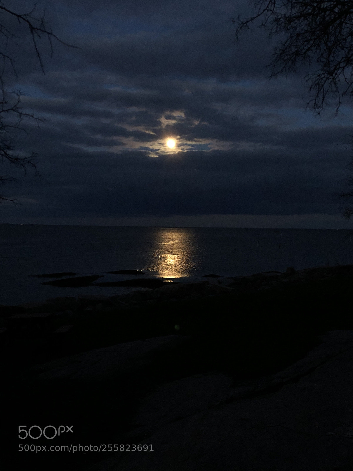Apple iPhone X sample photo. Moonlight photography