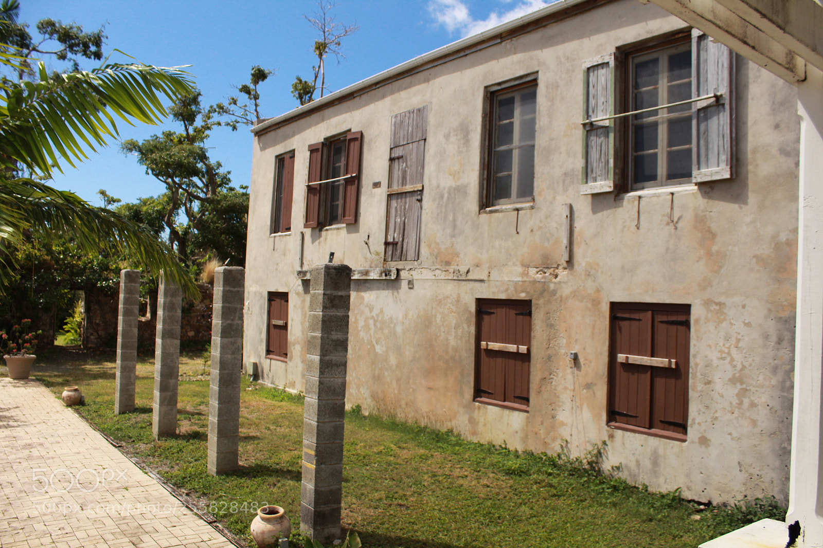 Canon EOS 1300D (EOS Rebel T6 / EOS Kiss X80) sample photo. Old plantation house photography