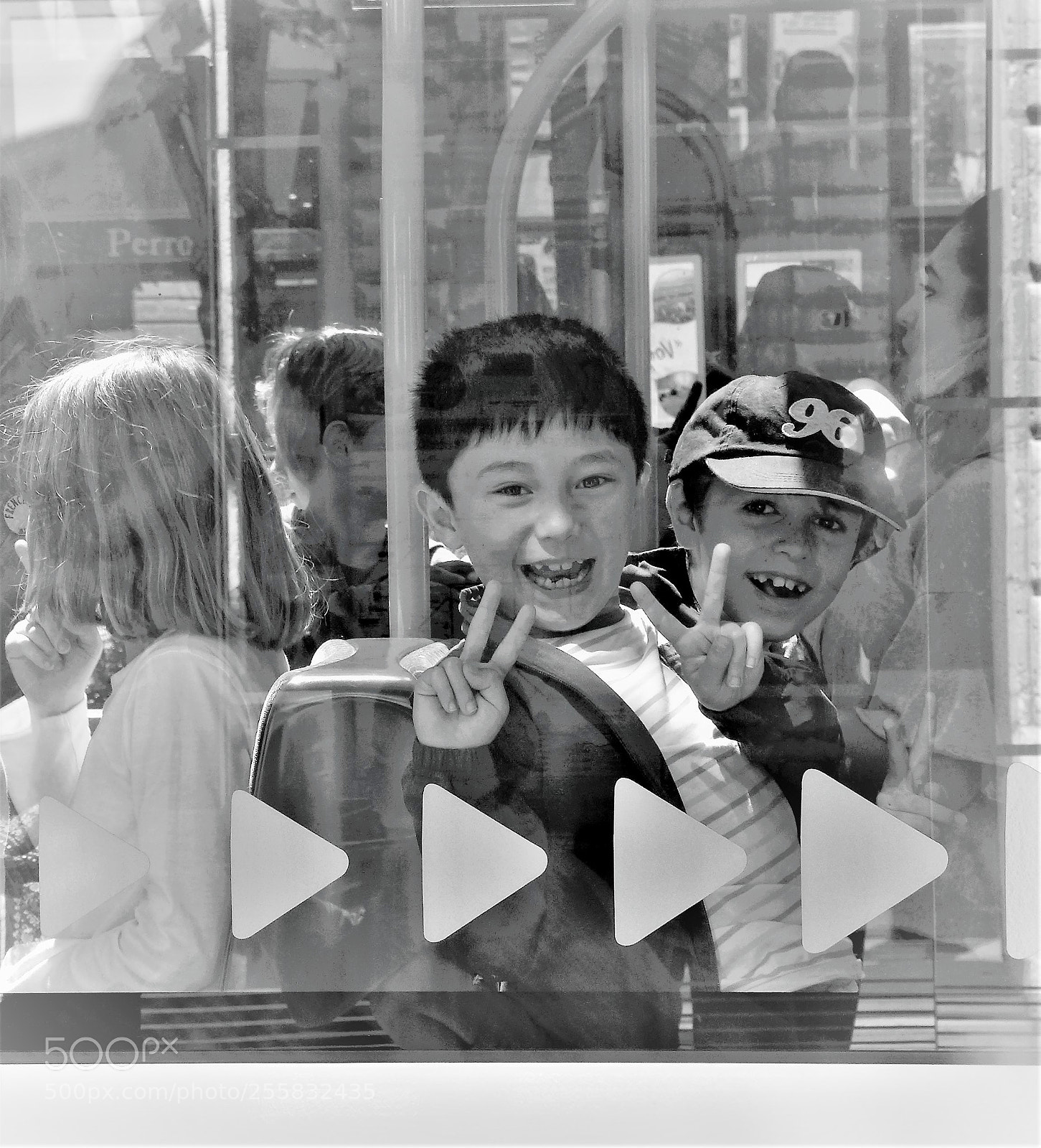 Panasonic Lumix DMC-LX7 sample photo. Children in bus photography