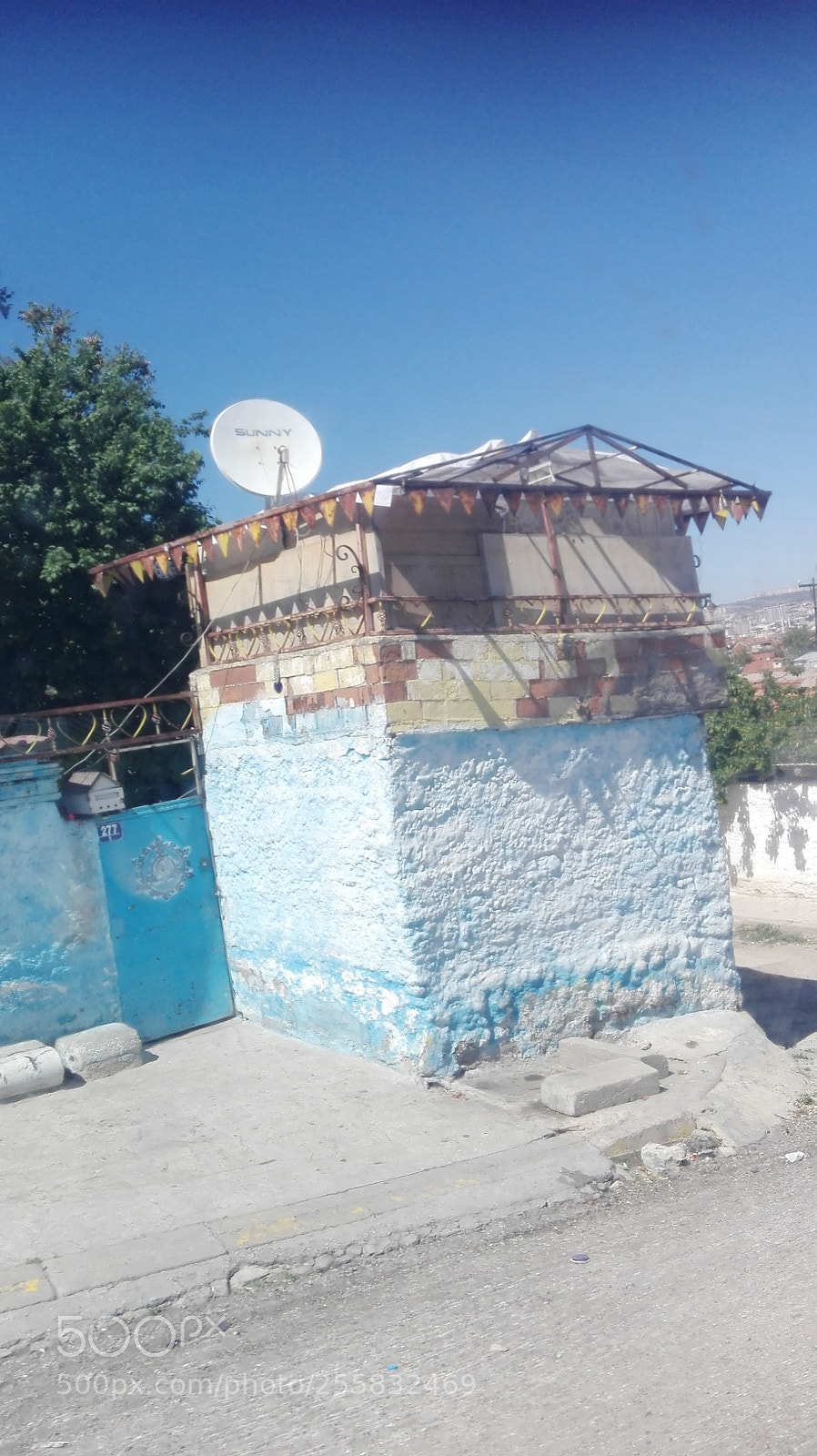 HUAWEI P8 Lite sample photo. Space-center in a shanty-town photography