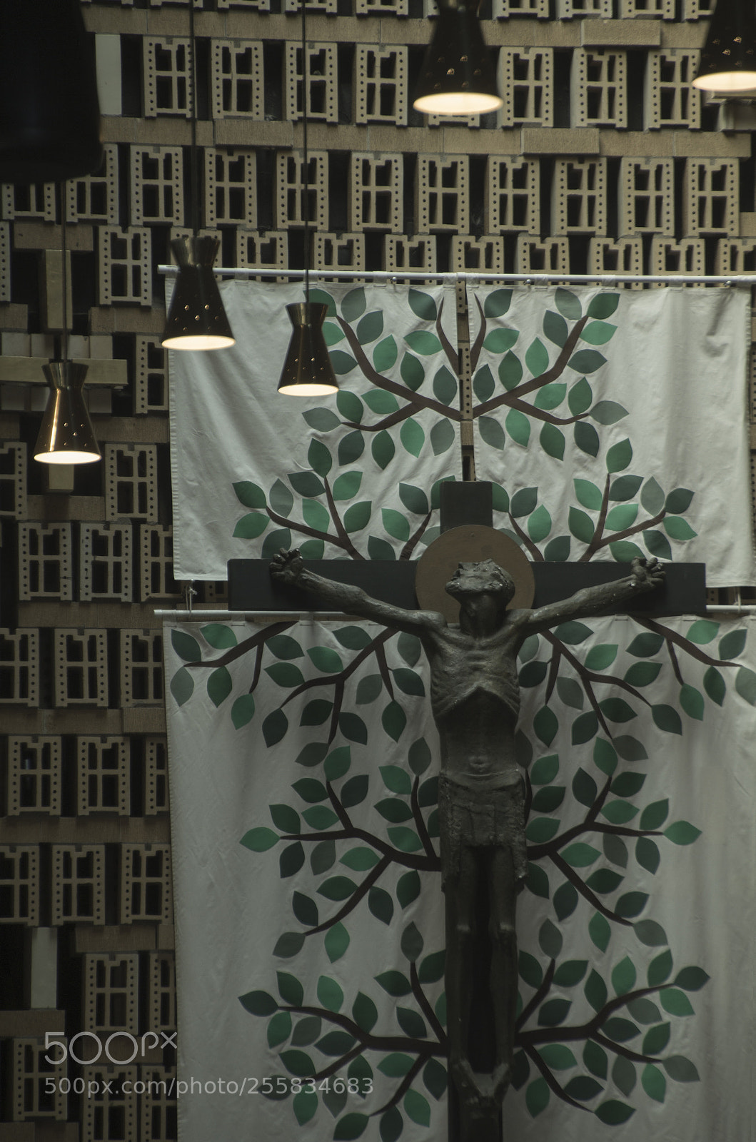 Canon EOS 1200D (EOS Rebel T5 / EOS Kiss X70 / EOS Hi) sample photo. Looking up toward the photography