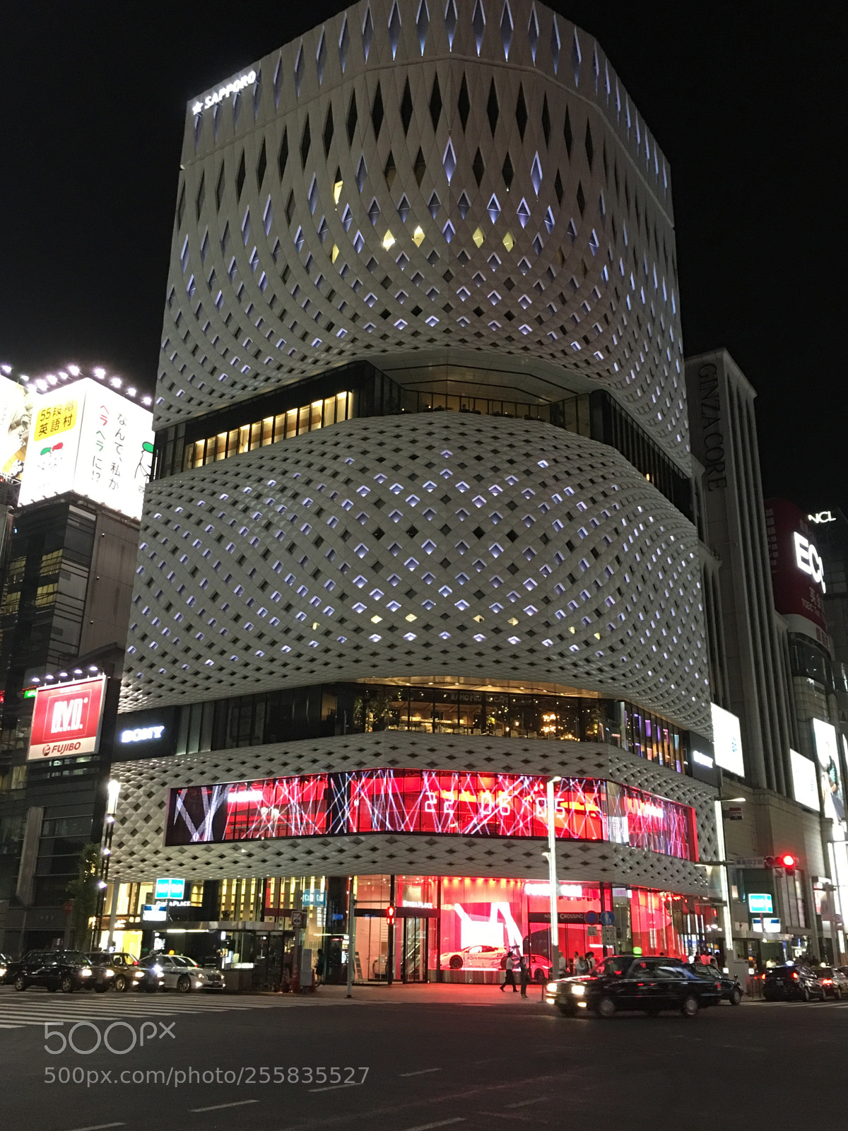Apple iPhone 6s Plus sample photo. Nissan crossing ,ginza photography