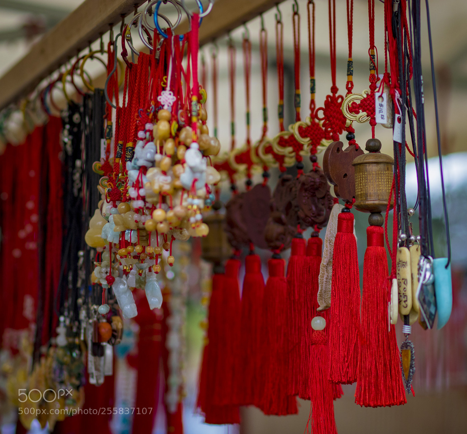 Canon EOS 750D (EOS Rebel T6i / EOS Kiss X8i) sample photo. Japanese ornaments photography