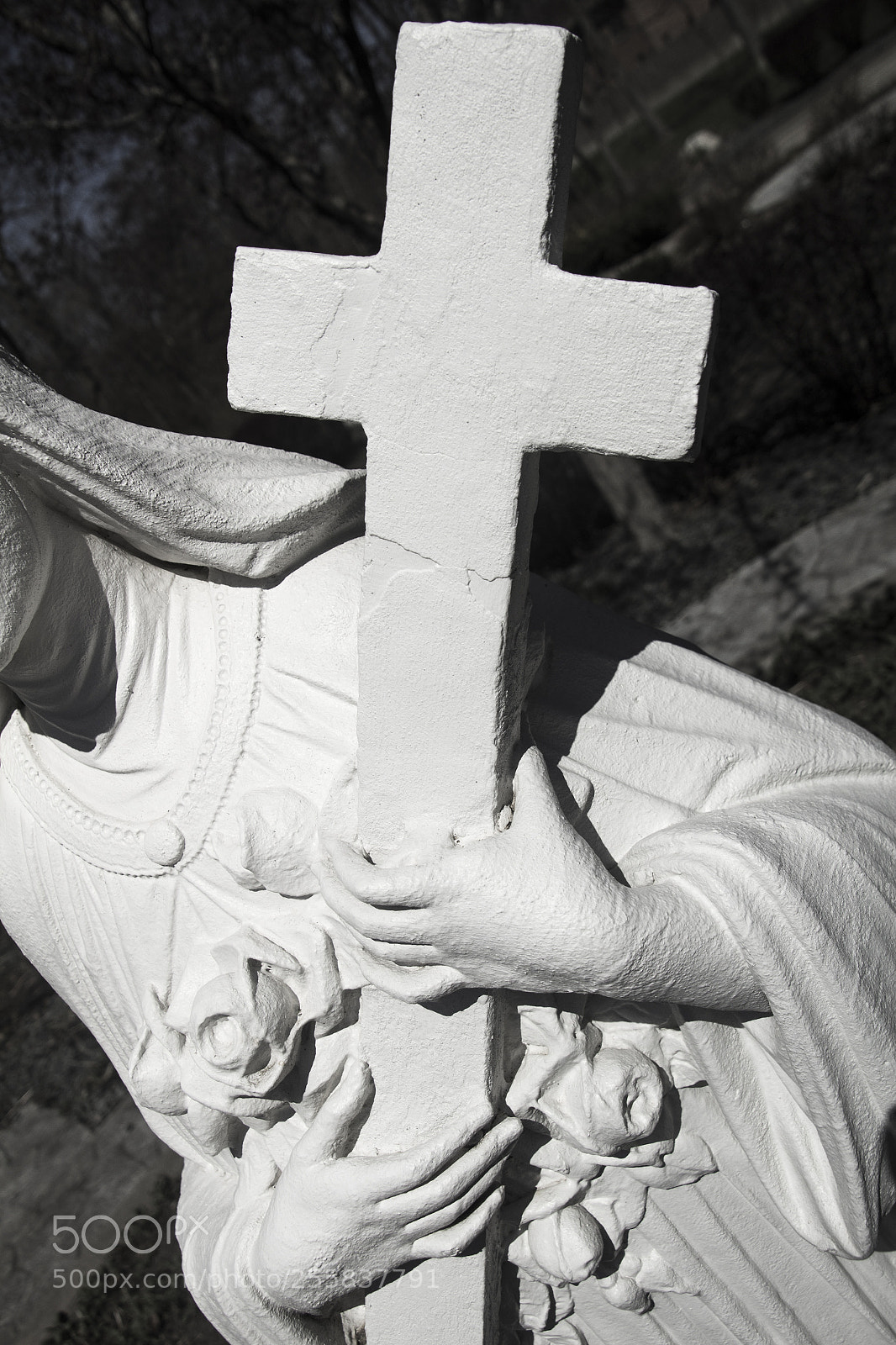 Canon EOS 1200D (EOS Rebel T5 / EOS Kiss X70 / EOS Hi) sample photo. Holding the cross heavenly photography