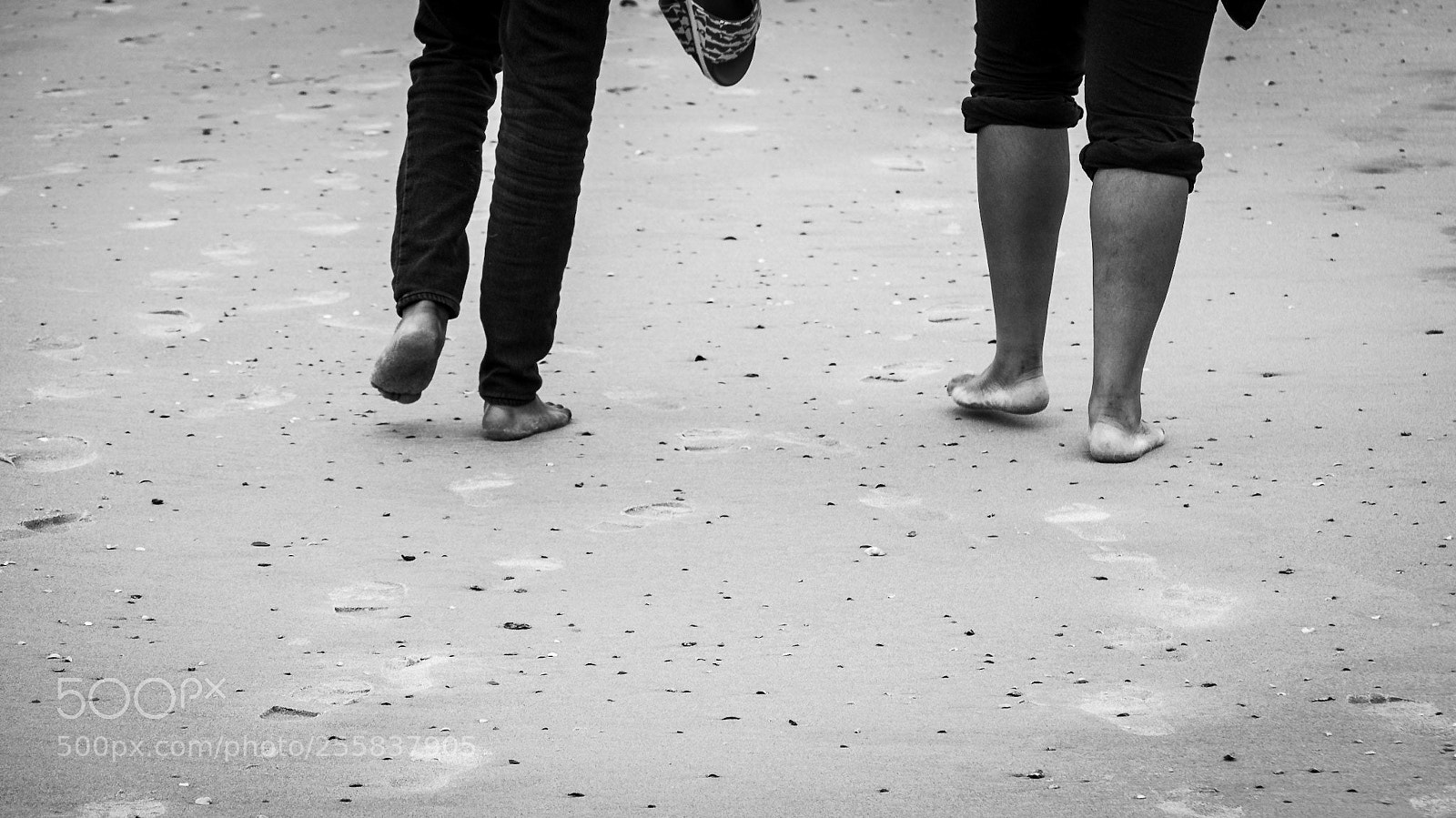 Canon EOS 760D (EOS Rebel T6s / EOS 8000D) sample photo. Barefeet in the sand photography