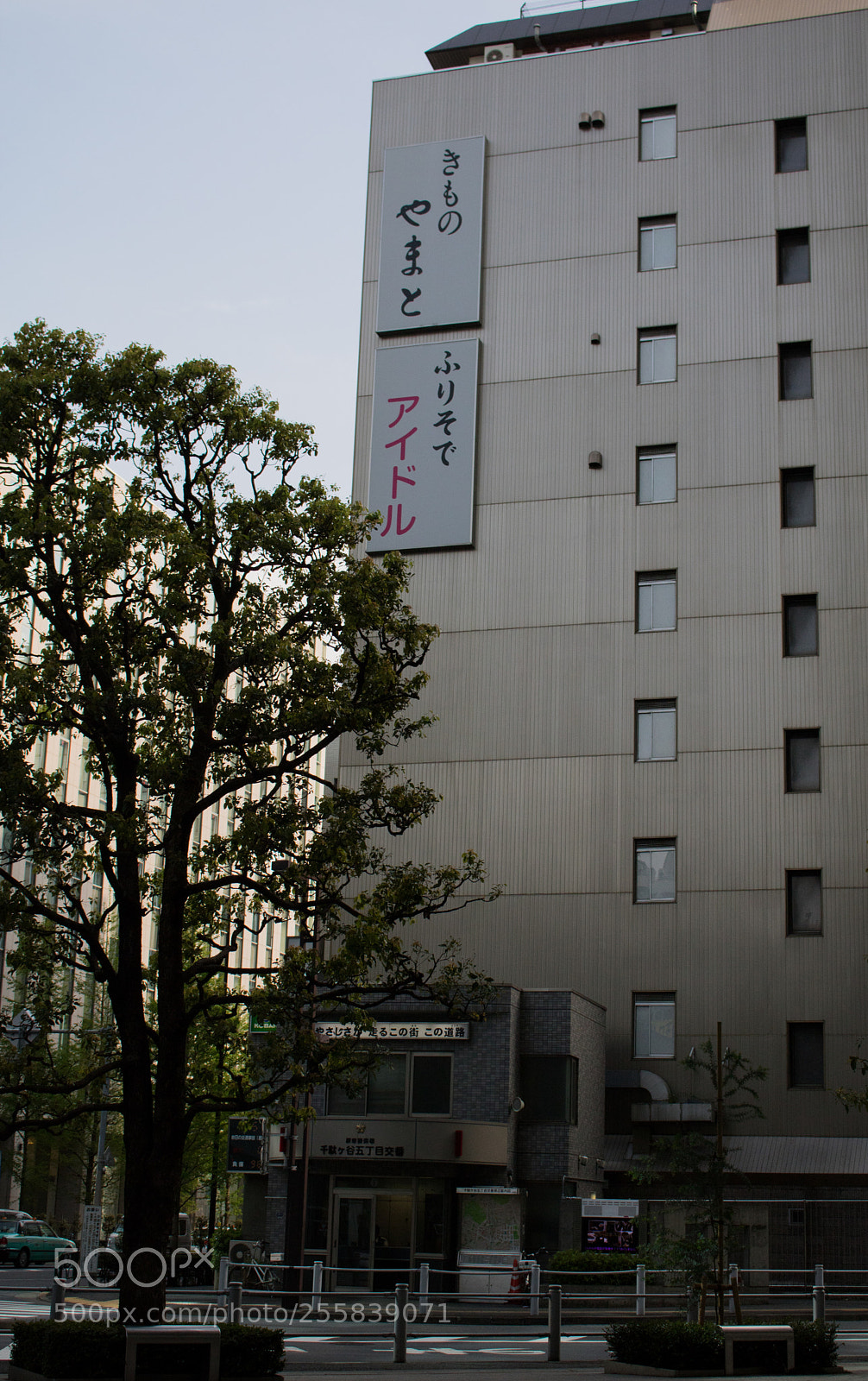 Canon EOS 750D (EOS Rebel T6i / EOS Kiss X8i) sample photo. Building photography