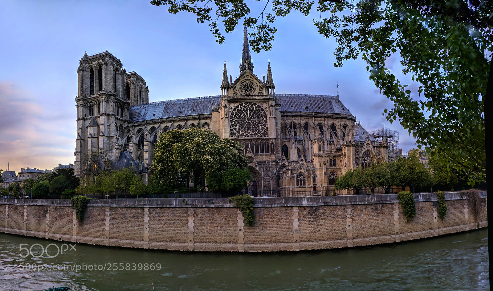 OnePlus A3003 sample photo. Notre-dam de paris side photography