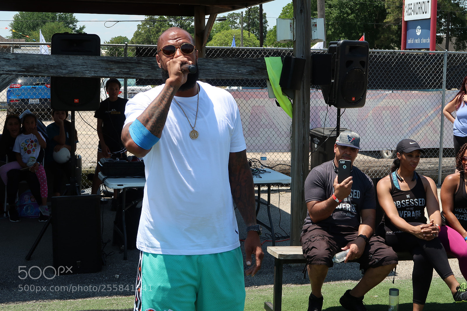 Canon PowerShot G7 X Mark II sample photo. Slim thug preforming a photography