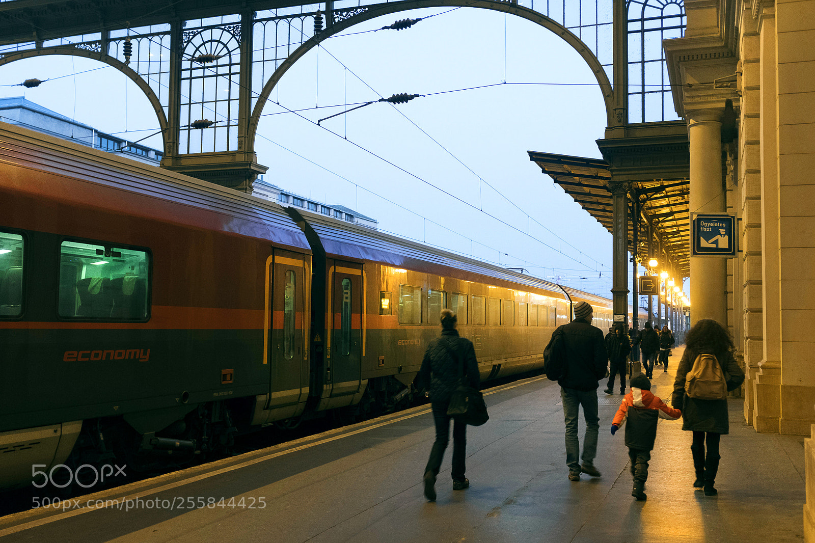 Fujifilm X100F sample photo. Budapest keleti photography