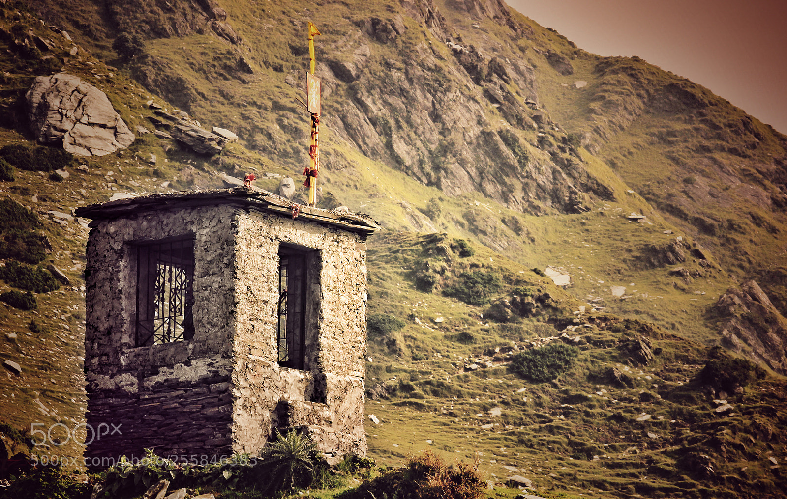 Canon EOS 600D (Rebel EOS T3i / EOS Kiss X5) sample photo. The hut photography