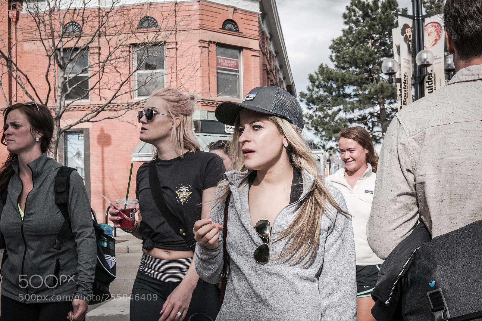 Panasonic Lumix DMC-GX85 (Lumix DMC-GX80 / Lumix DMC-GX7 Mark II) sample photo. In a crowd photography