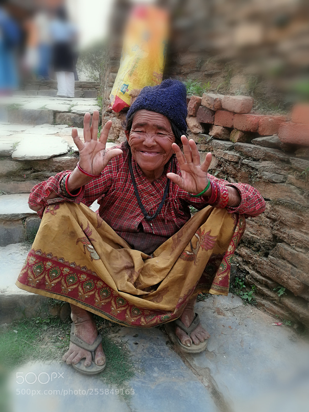 HUAWEI P10 Plus sample photo. Woman of bandipur, nepal photography