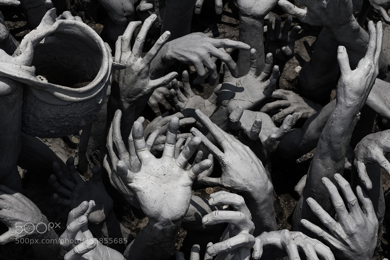Canon EOS 550D (EOS Rebel T2i / EOS Kiss X4) sample photo. Hands in despair photography
