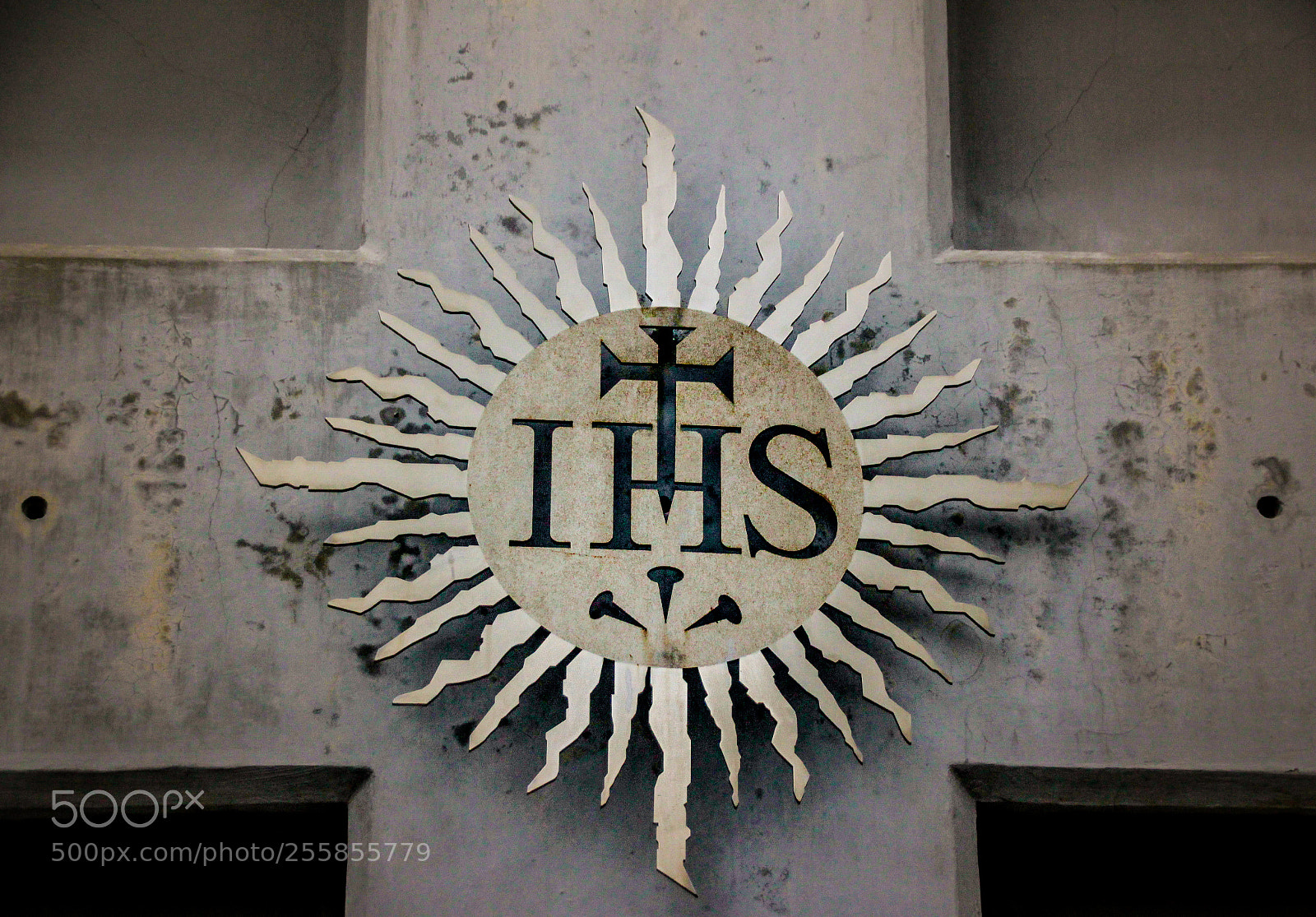 Canon EOS 1200D (EOS Rebel T5 / EOS Kiss X70 / EOS Hi) sample photo. Jesuit symbol at corpus photography