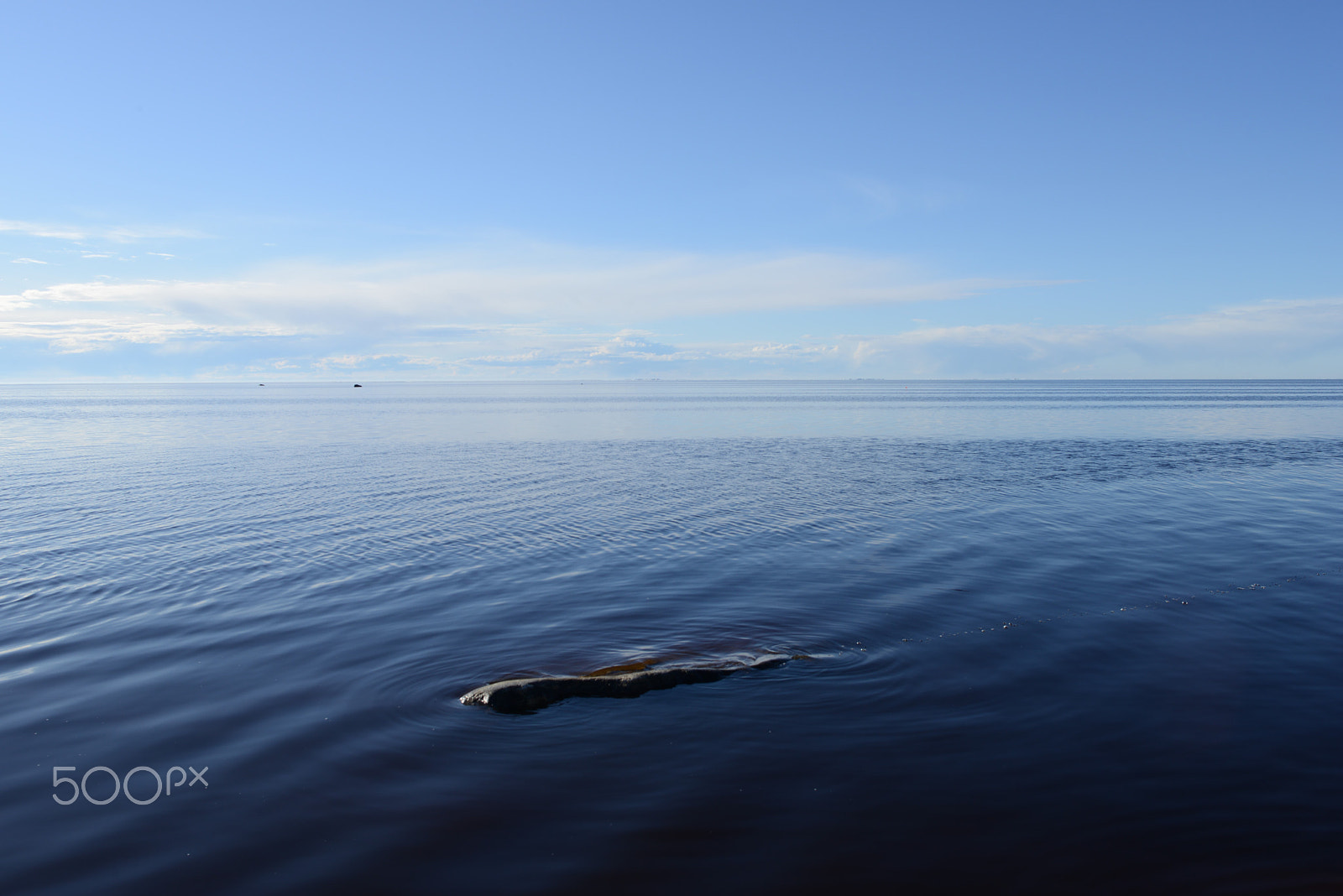 Nikon D800 + Nikon AF-S Nikkor 28mm F1.8G sample photo. The sea is free from ice photography