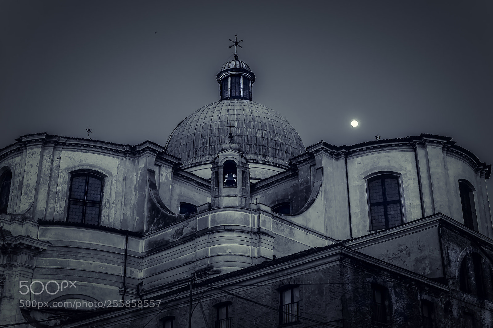 Sony a6300 sample photo. Venice chapel bnw with photography