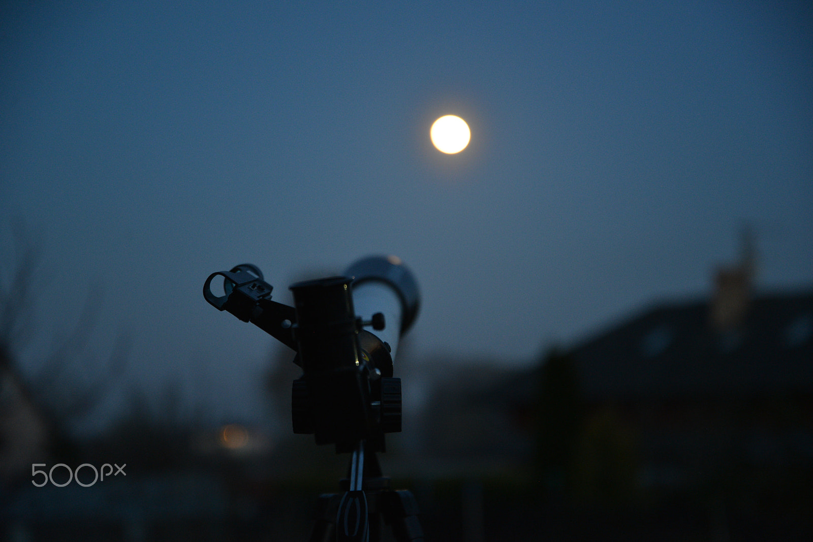 Nikon D600 + Nikon AF-S Nikkor 24-85mm F3.5-4.5G ED VR sample photo. Exploring the moon photography