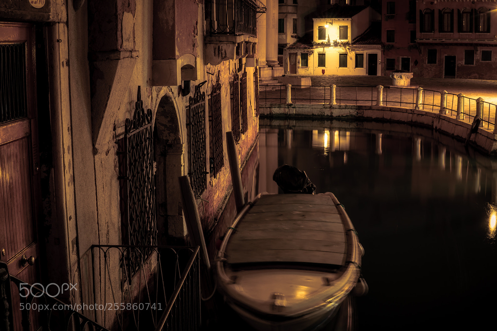 Sony a6300 sample photo. Venice river back alley photography