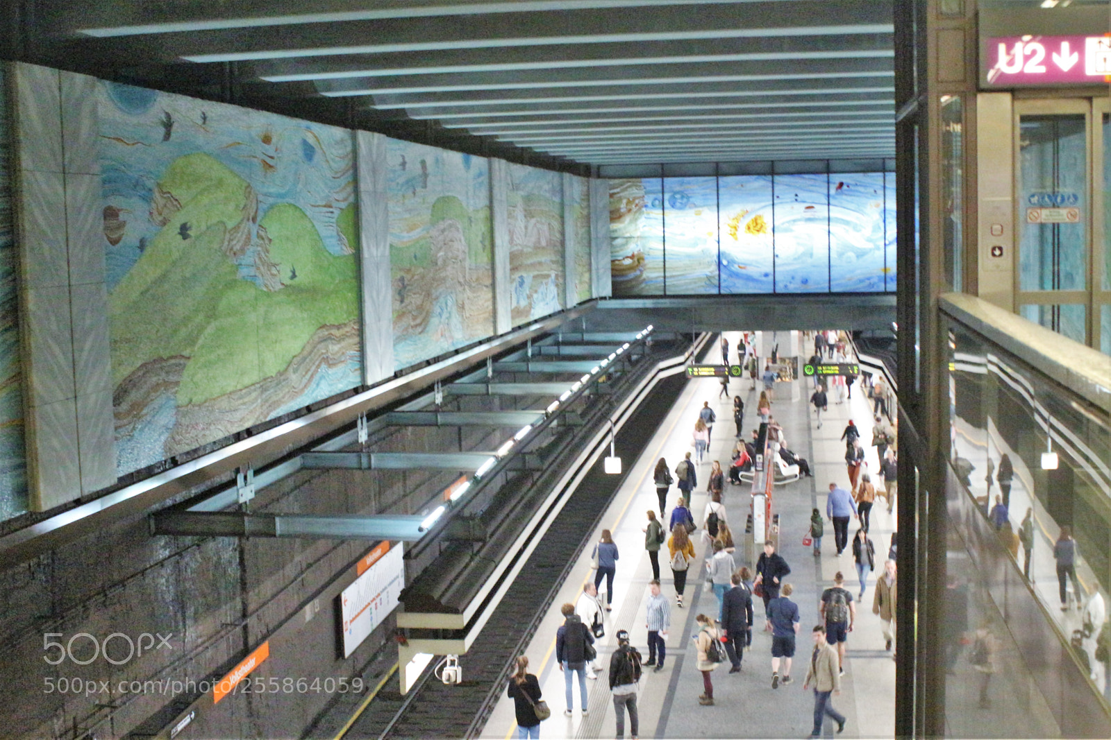 Canon EOS 100D (EOS Rebel SL1 / EOS Kiss X7) sample photo. Subway station photography