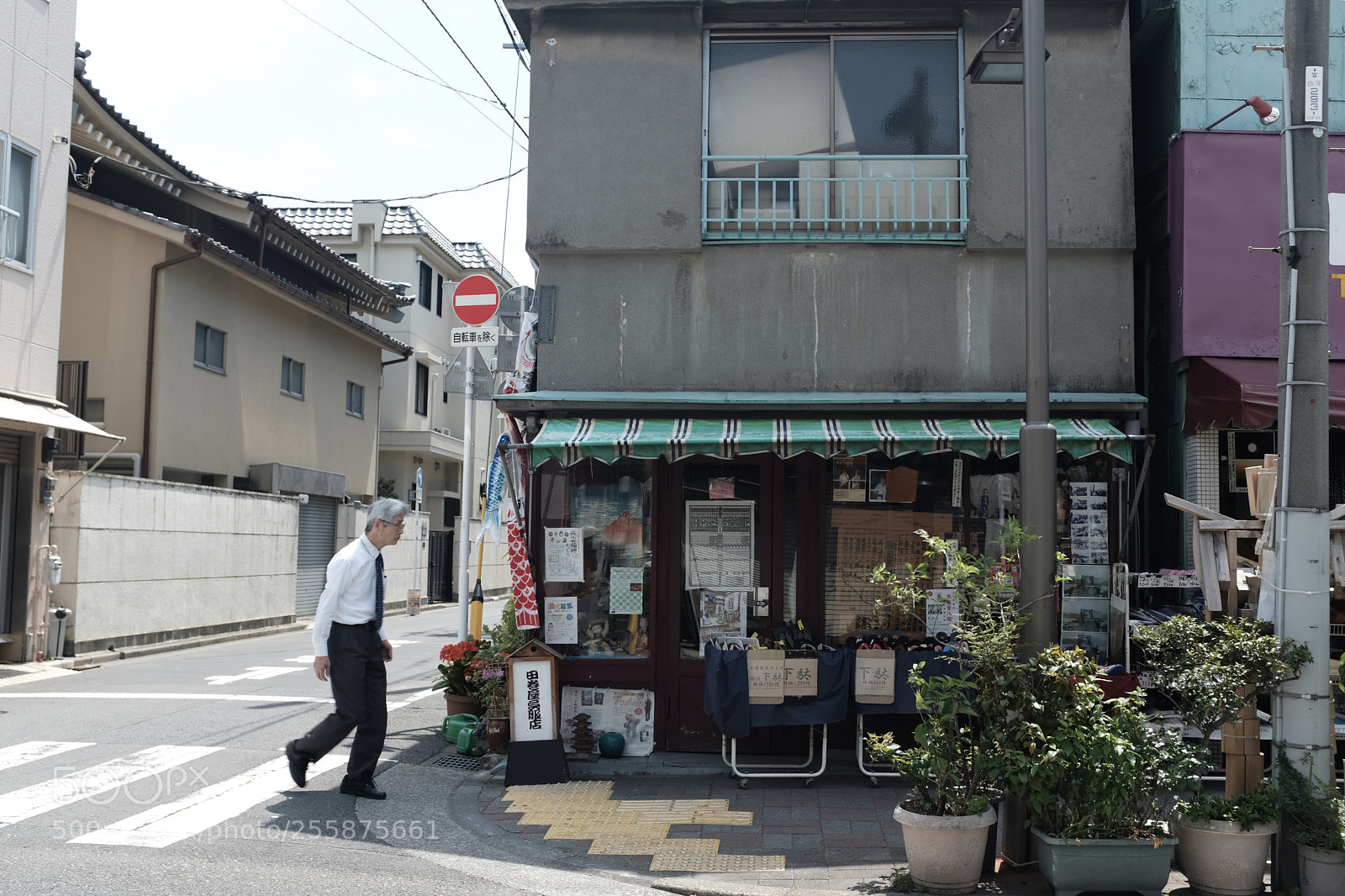 Fujifilm X100F sample photo. Tokyo street photography