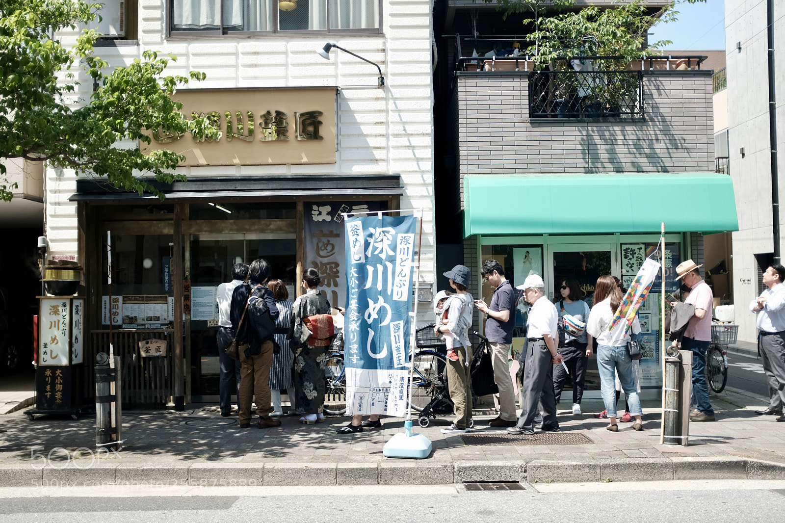 Fujifilm X100F sample photo. Lining up photography