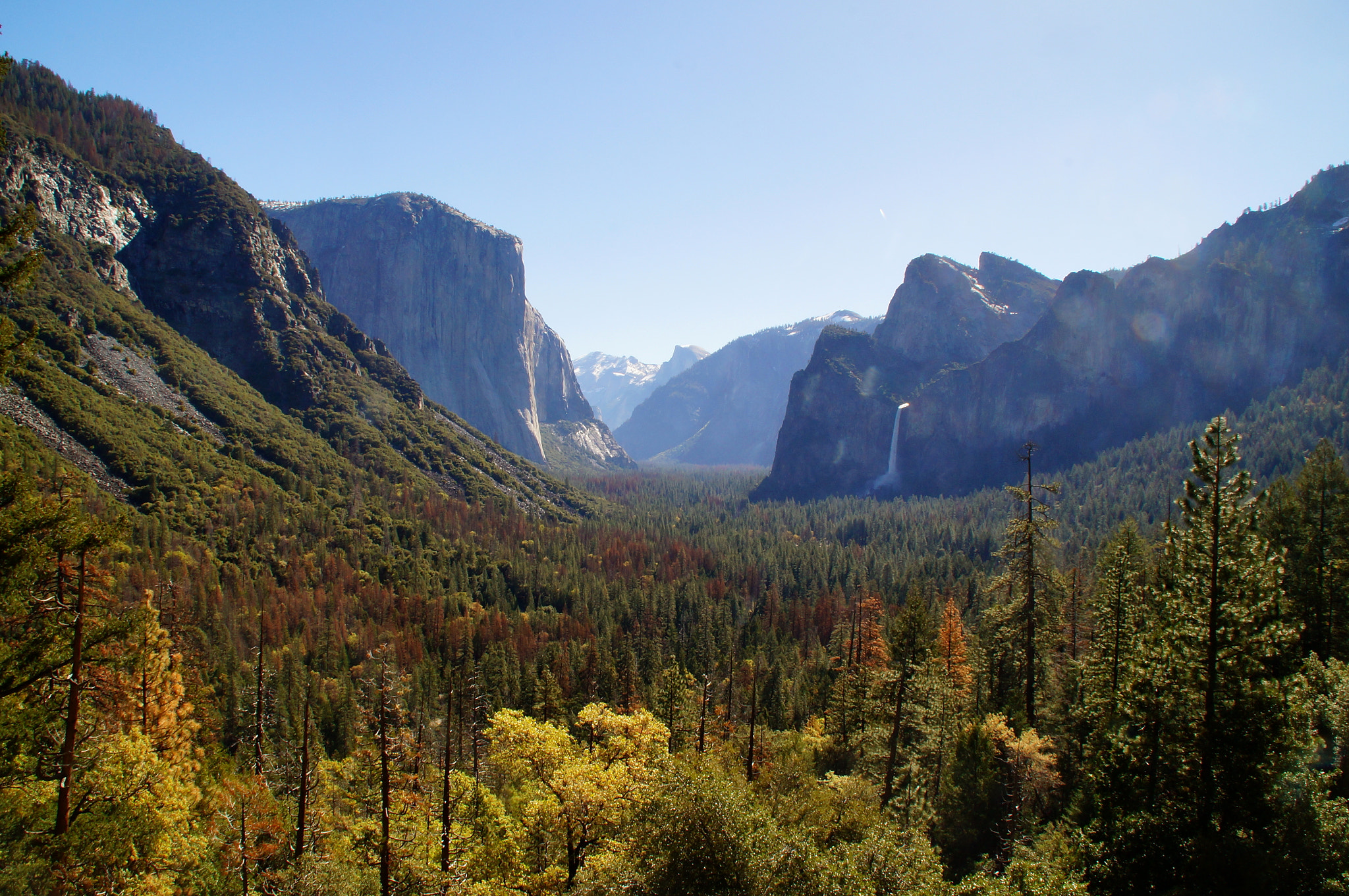 Sony DT 18-200mm F3.5-6.3 sample photo. Tunnel view photography