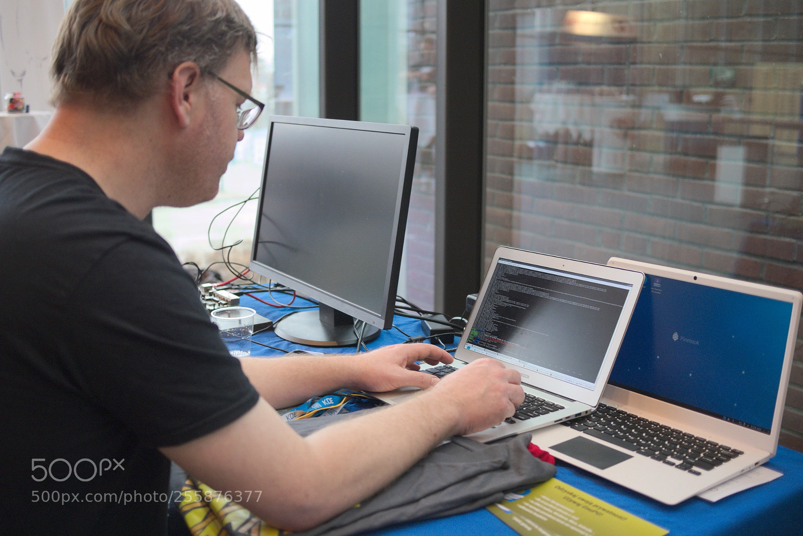 Panasonic Lumix DMC-G6 sample photo. Kde contributor hacking at photography