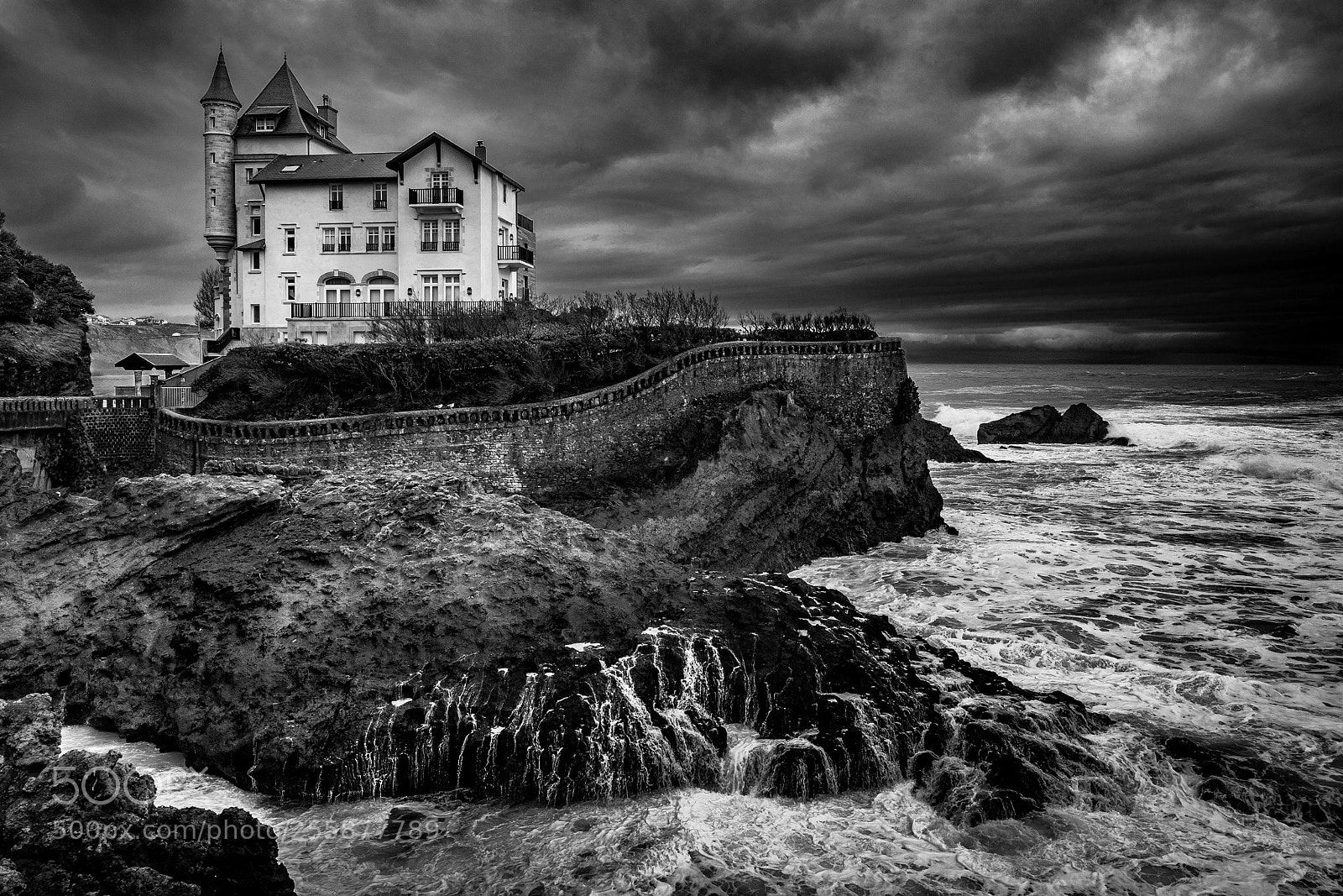 Canon EOS 5D Mark II sample photo. Villa belza bw photography