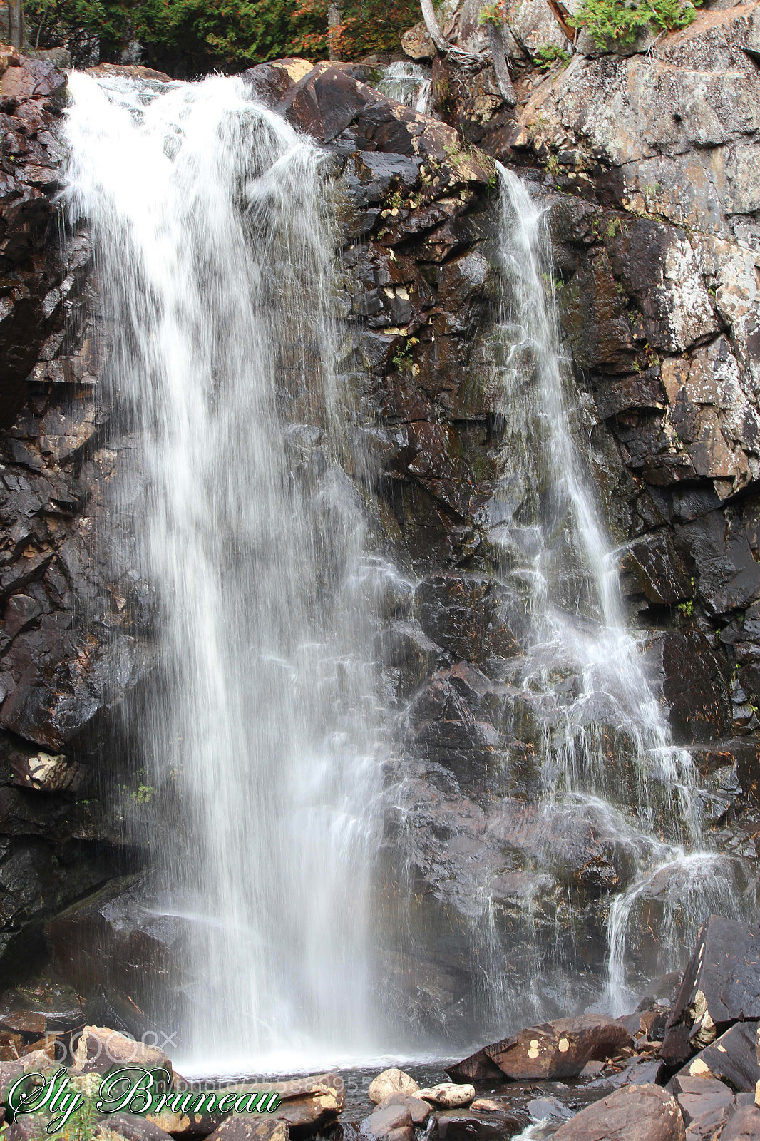 Canon EOS 600D (Rebel EOS T3i / EOS Kiss X5) sample photo. Chute bull 18 m photography
